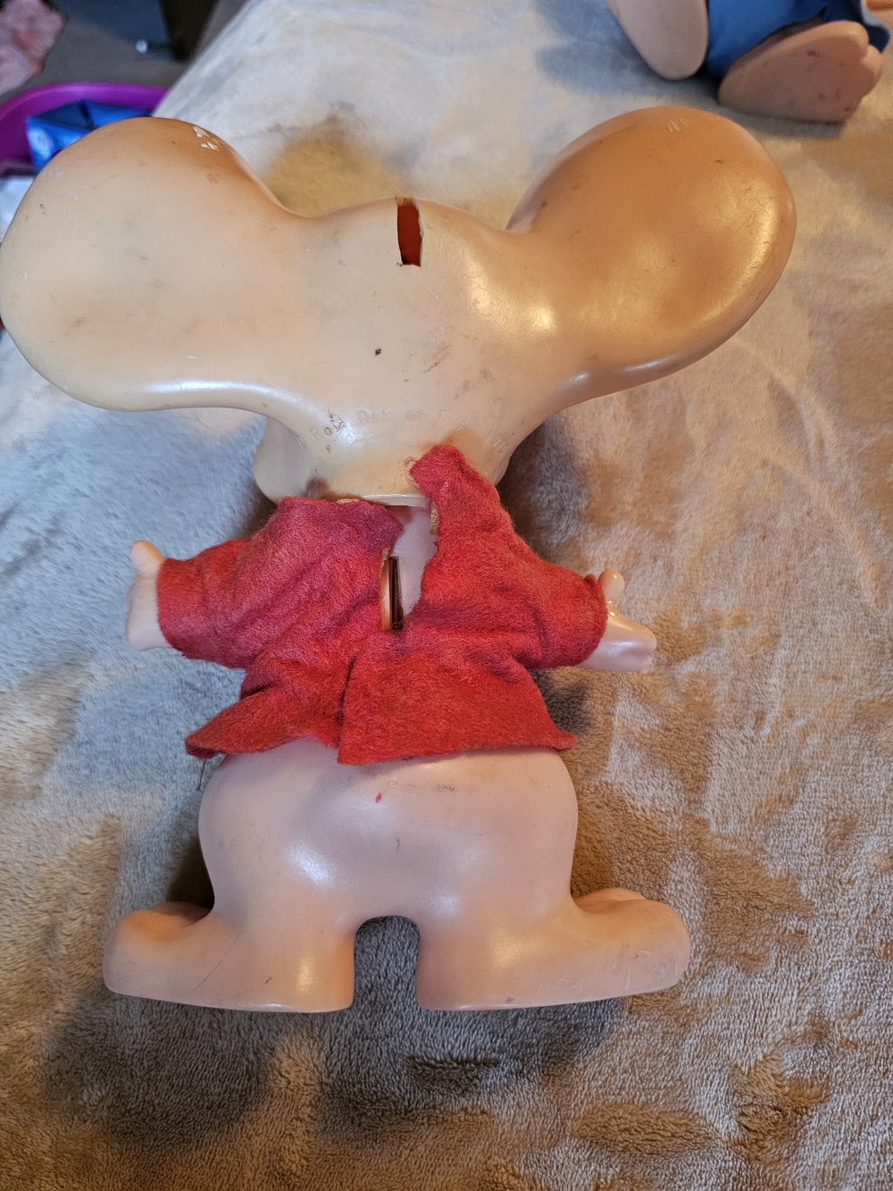 Red Plush-Sleeved‎ Novelty Mouse Coin Bank - Picture 3 of 3